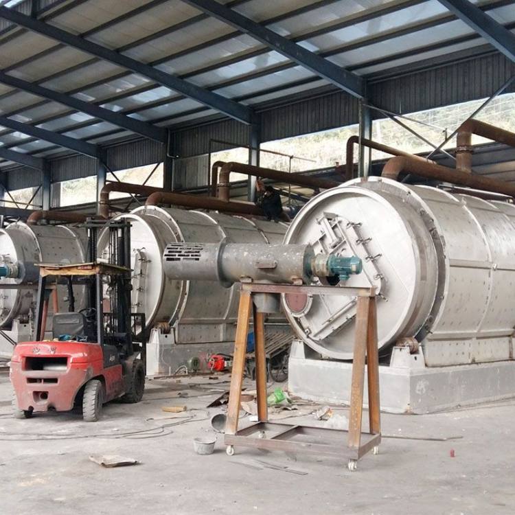 廢舊輪胎煉油 舊輪胎煉油 廢塑料裂解設(shè)備煉油 廢舊塑料煉油設(shè)備油泥處理02.jpg